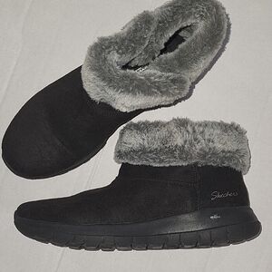Skechers Women's Black and Gray Fur-Lined Boots
